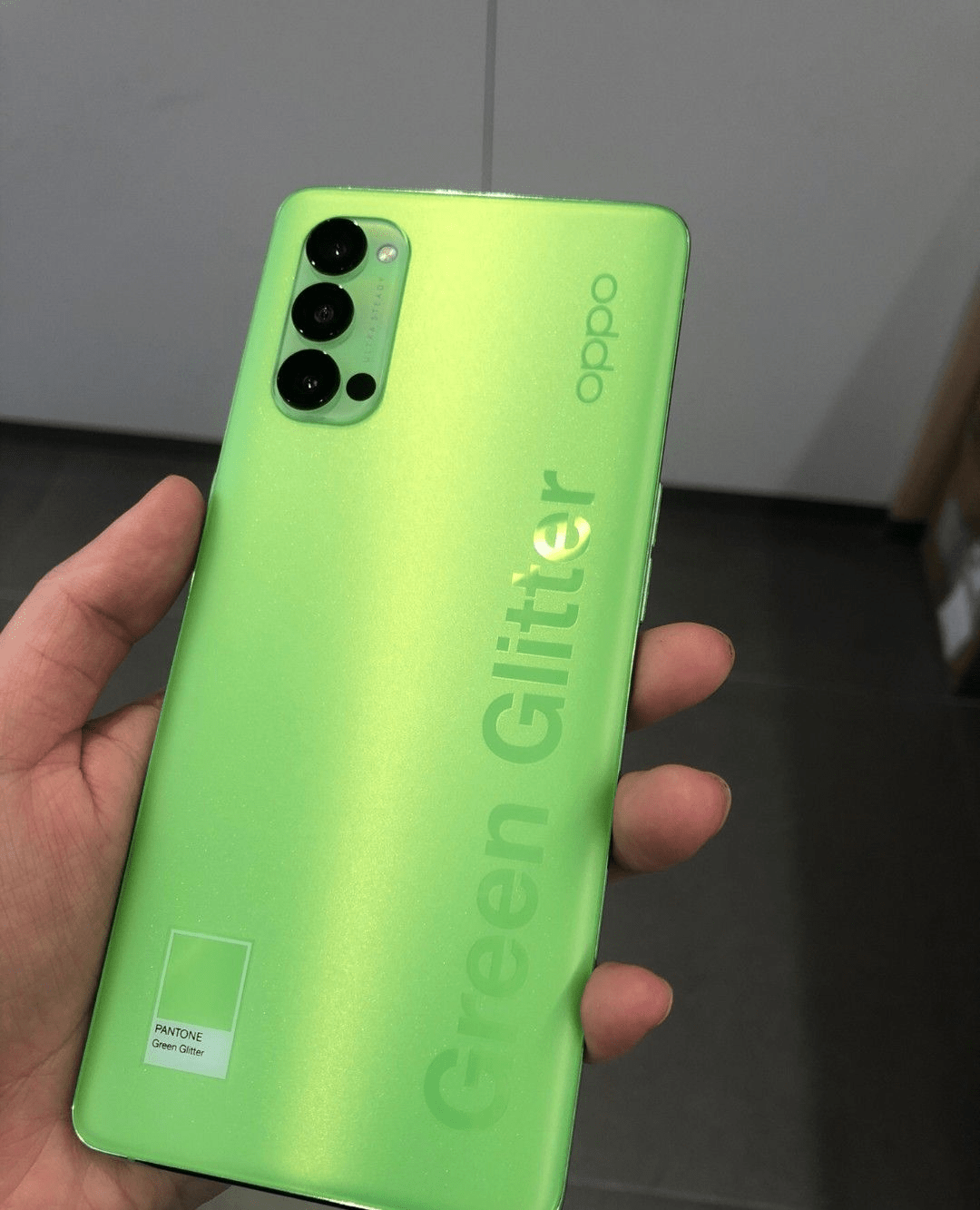 oppo reno4 pro夏日绿,这样的颜值打几分?_绿色