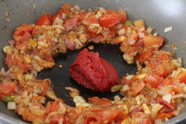 番茄牛肉酱拌啥都香,光用新鲜的番茄可不行,照着做pk老干妈