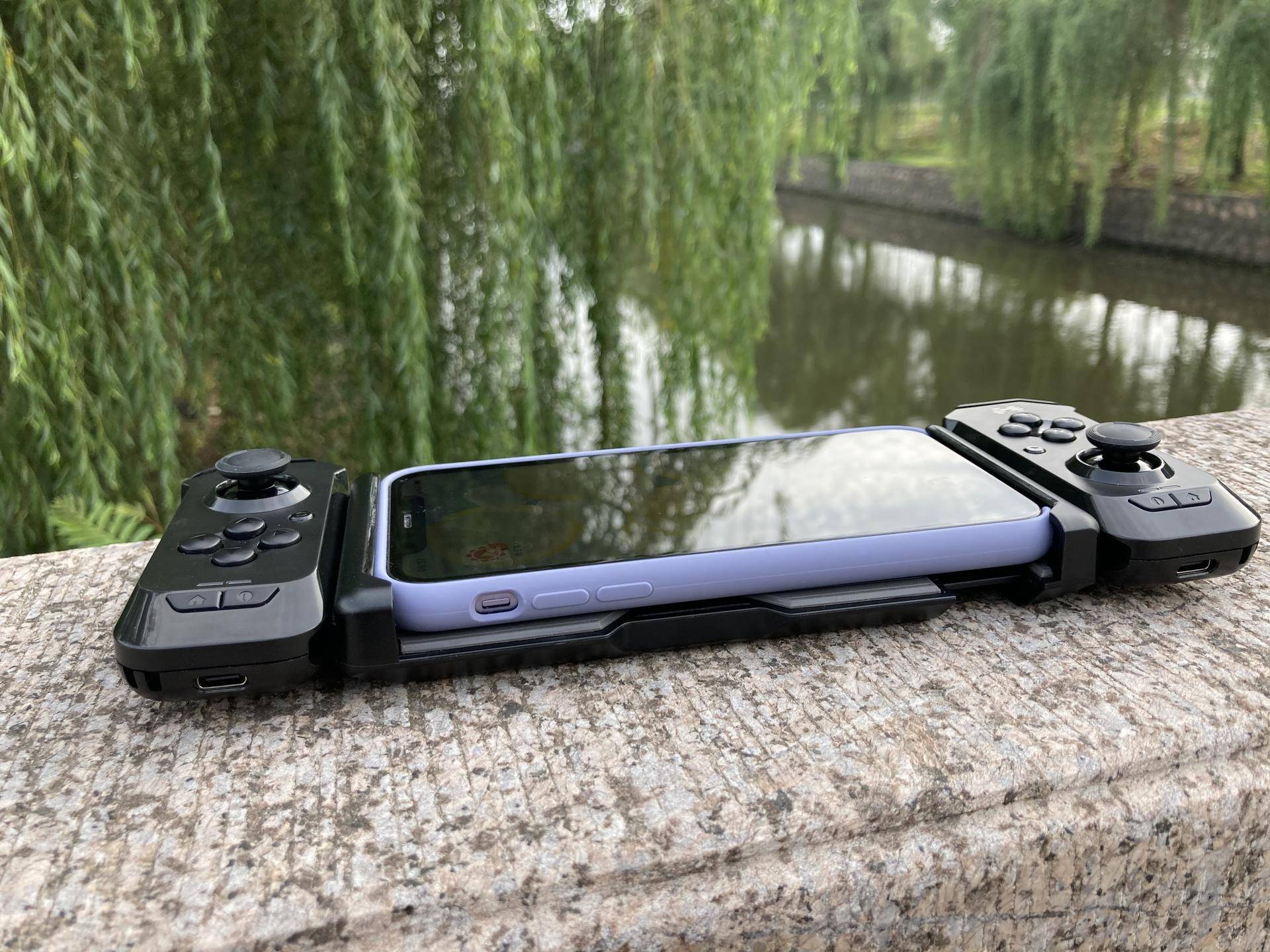 se的小屏不配玩游戏北通h2了解一下