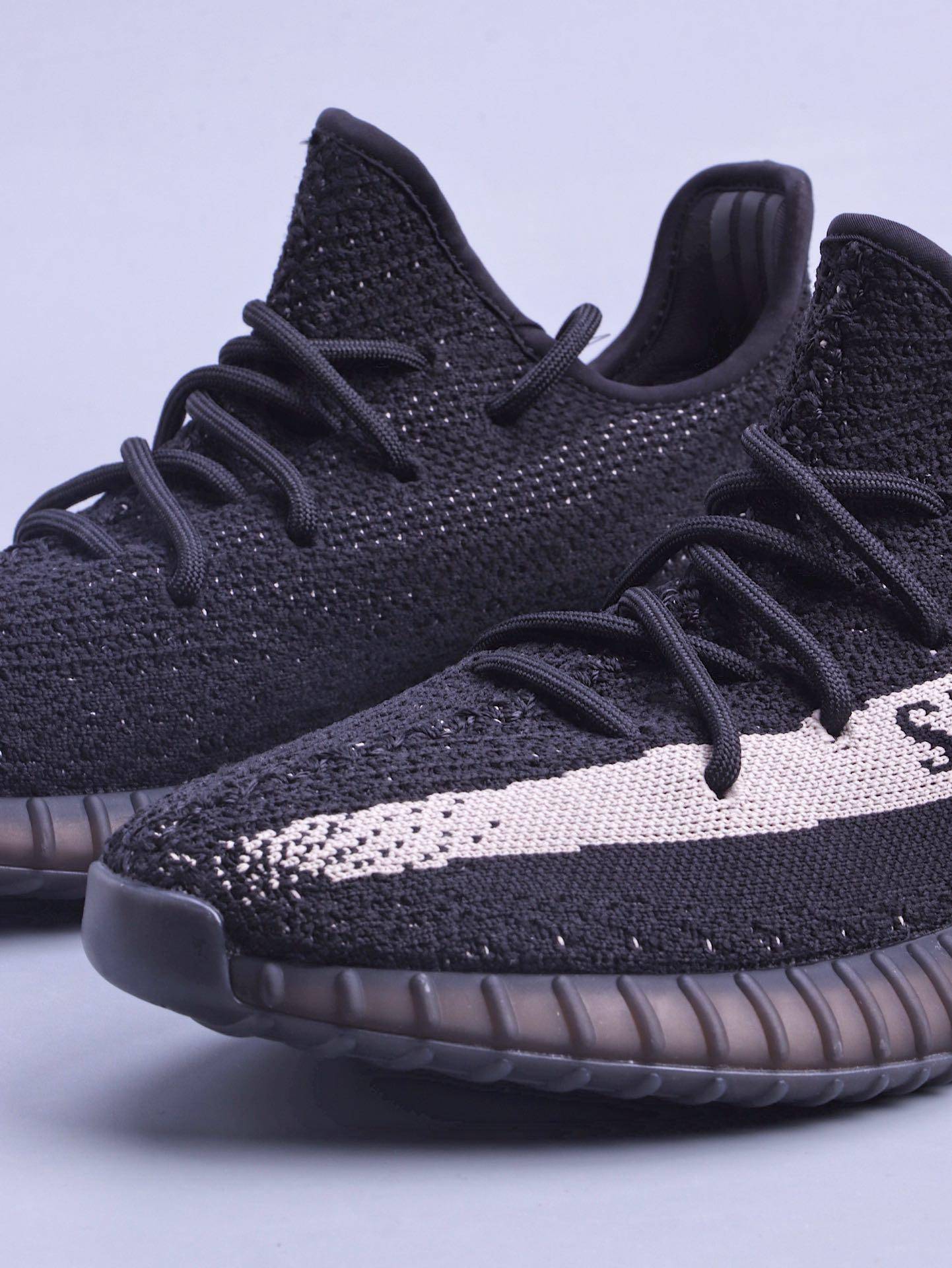 每日一椰yeezyboost350v2黑白