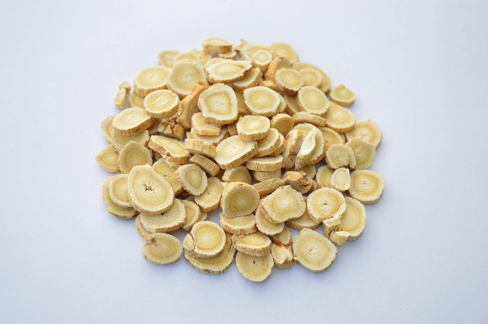 黄芪泡水的好处和禁忌