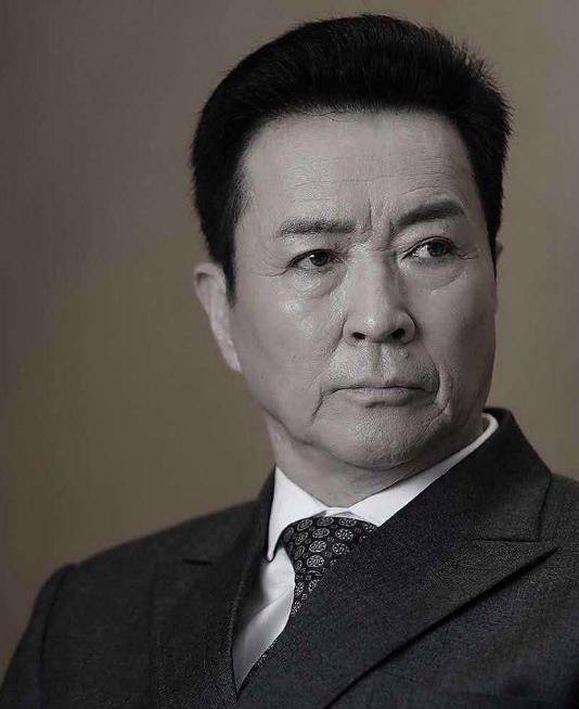 而弟弟离开了这么多年,其实也有人没有忘记他,本来温海涛是可以比哥哥