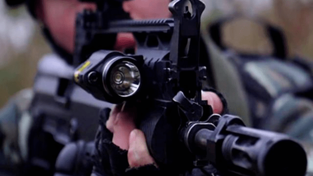 原创魔改版95式突击步枪, 直接推上国际化的地位, 外形看着极为"高大