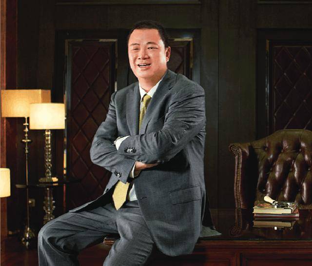 身价1780亿的顶级富豪因建国内第一高楼如今财富仅剩240亿