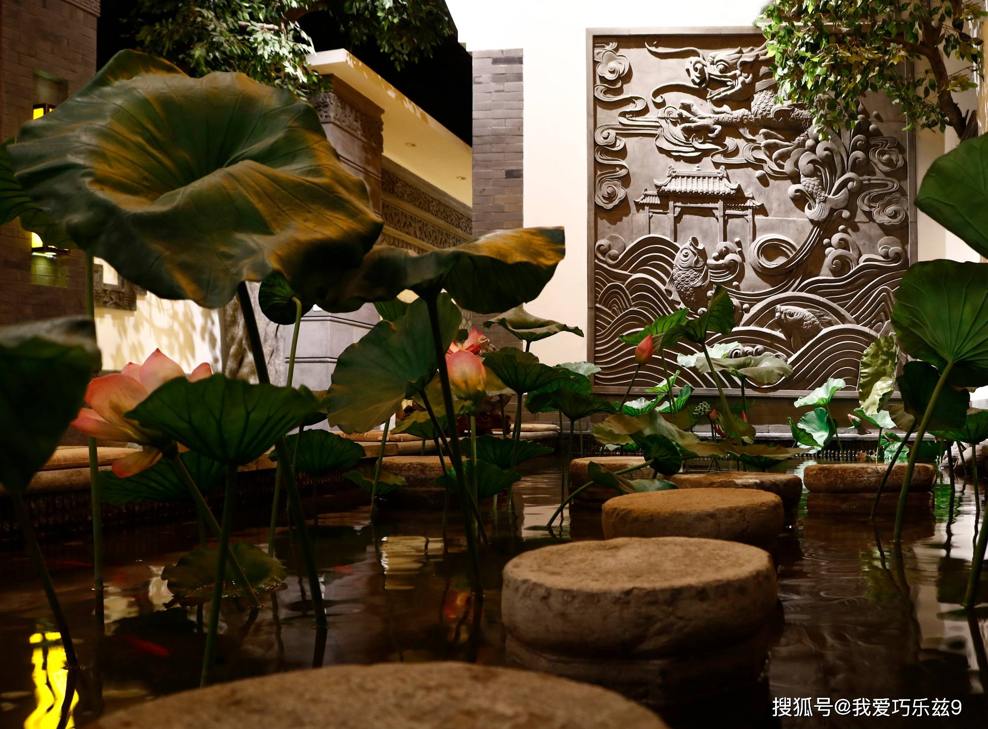 喜欢这套别墅的院子,中式风格客厅设计,复古又大气