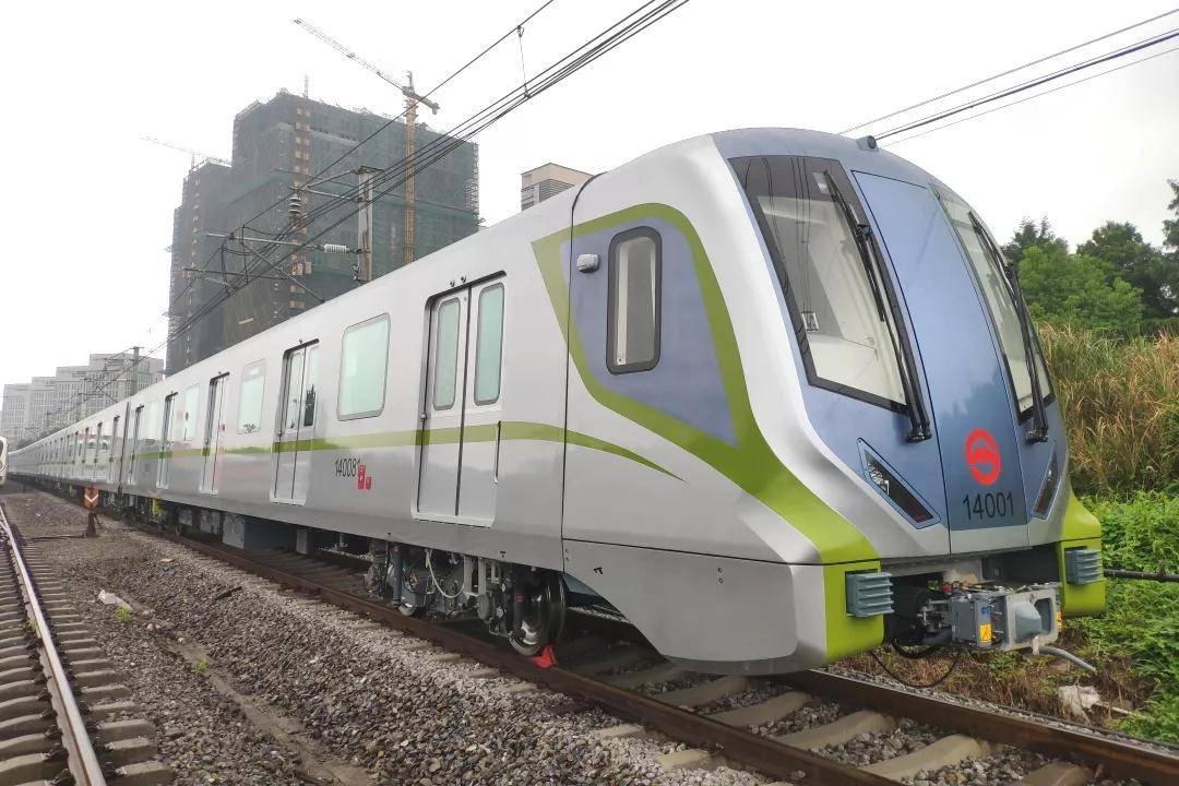 原创上海一条正建设的地铁线路标志色是橄榄绿是东西方向的直径线