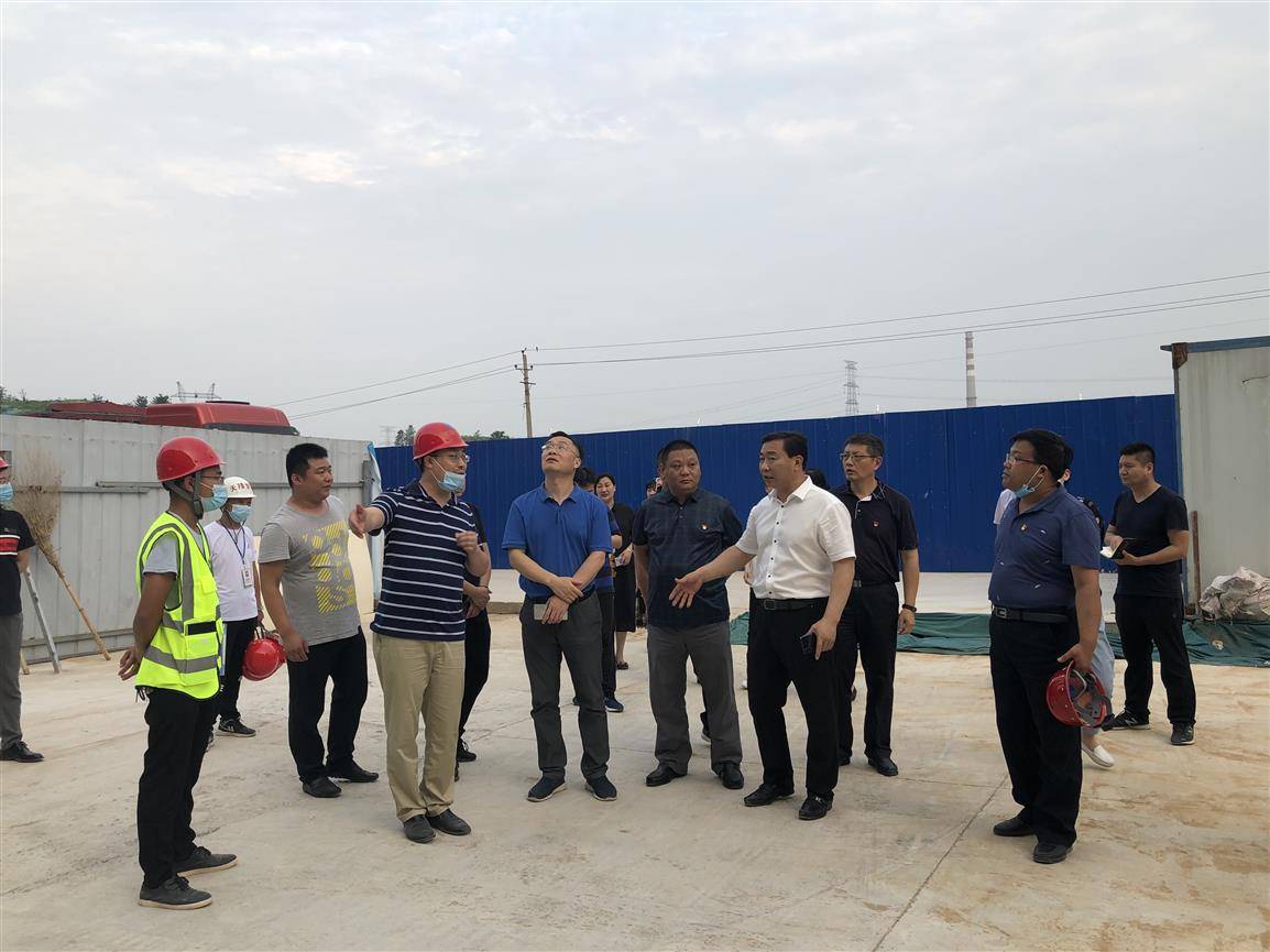 郑州市二七区政府领导实地督导南岗路中学建设工作