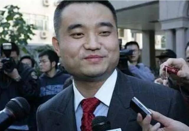 中国第一大神棍14岁练气功26岁身价百亿却凭一己之力搞垮健力宝