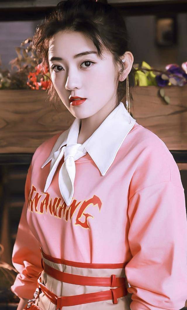 梁洁的现代装简直美呆了,经典代表作就有这7套,堪称穿搭模板