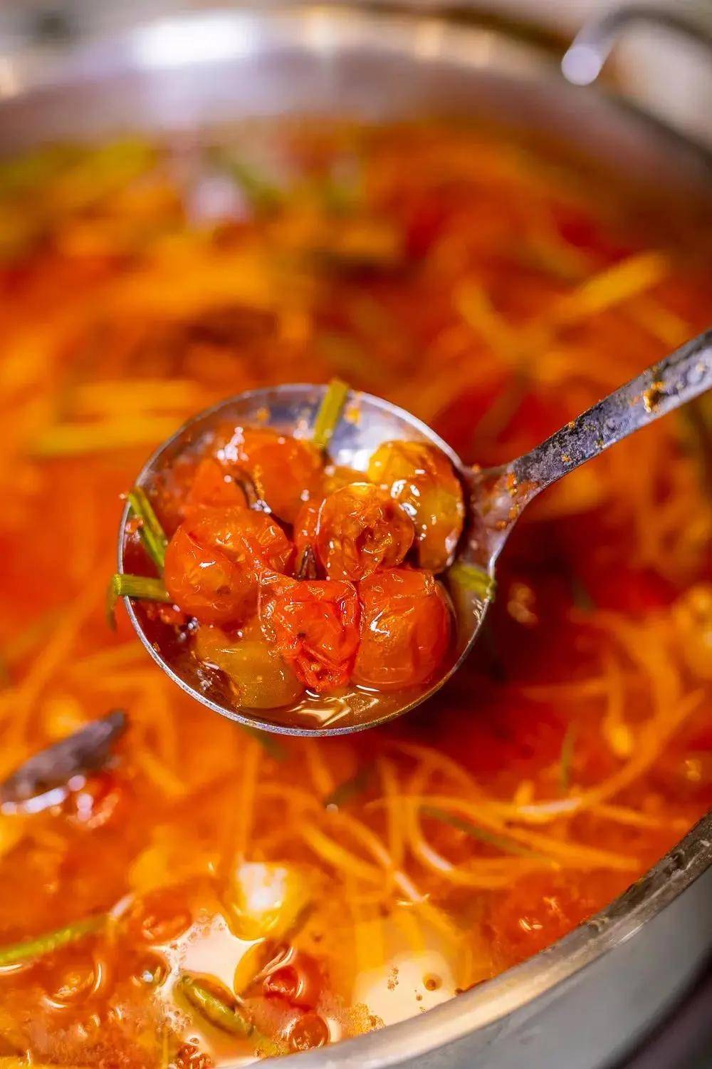 2020年贵州人餐桌上的新菜式:老干妈腌企鹅肉