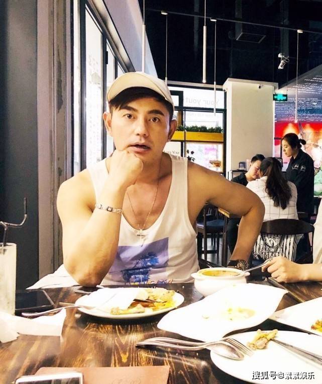 43岁的他成了一个型男!_牟凤彬