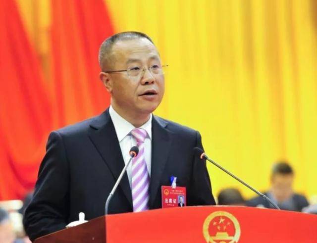 原创统战部长和组织部长同时参会,摆座位牌的时候,先排哪家的领导?