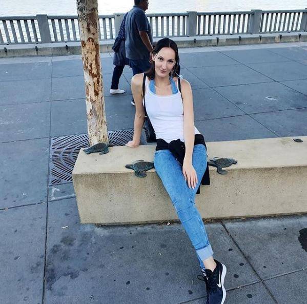 俄罗斯美女腿长1米3!专爱穿细跟恨天高,结果32岁还没男人敢娶