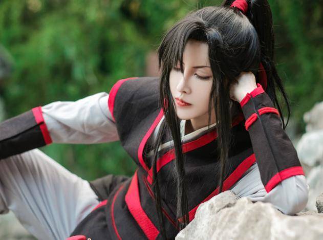 原创c圈十大男装大佬,这些女人比男人还能撩,第一名让人弯成钢丝球