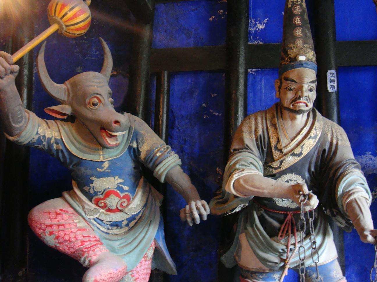 很多游客如果到重庆旅游,都会来丰都鬼城体验一番,虽然说这里有着"