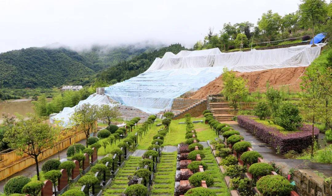 【严把安全关,确保福位墓碑财产安全 】黄山龙裔公墓园区防汛检查在