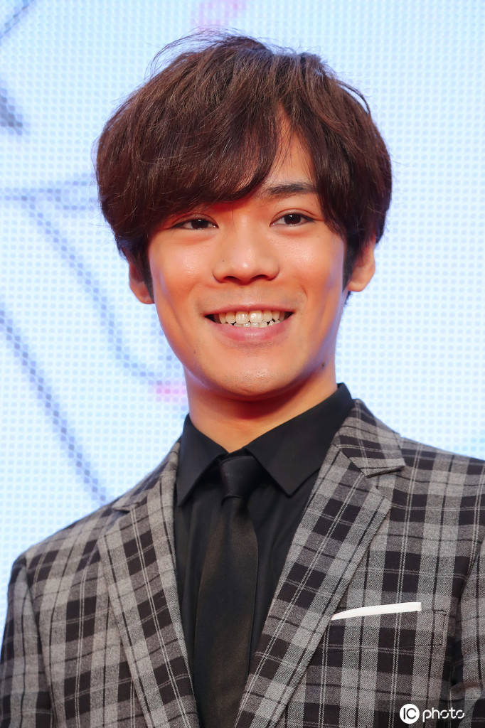 花泽香菜发文宣布嫁给小野贤章