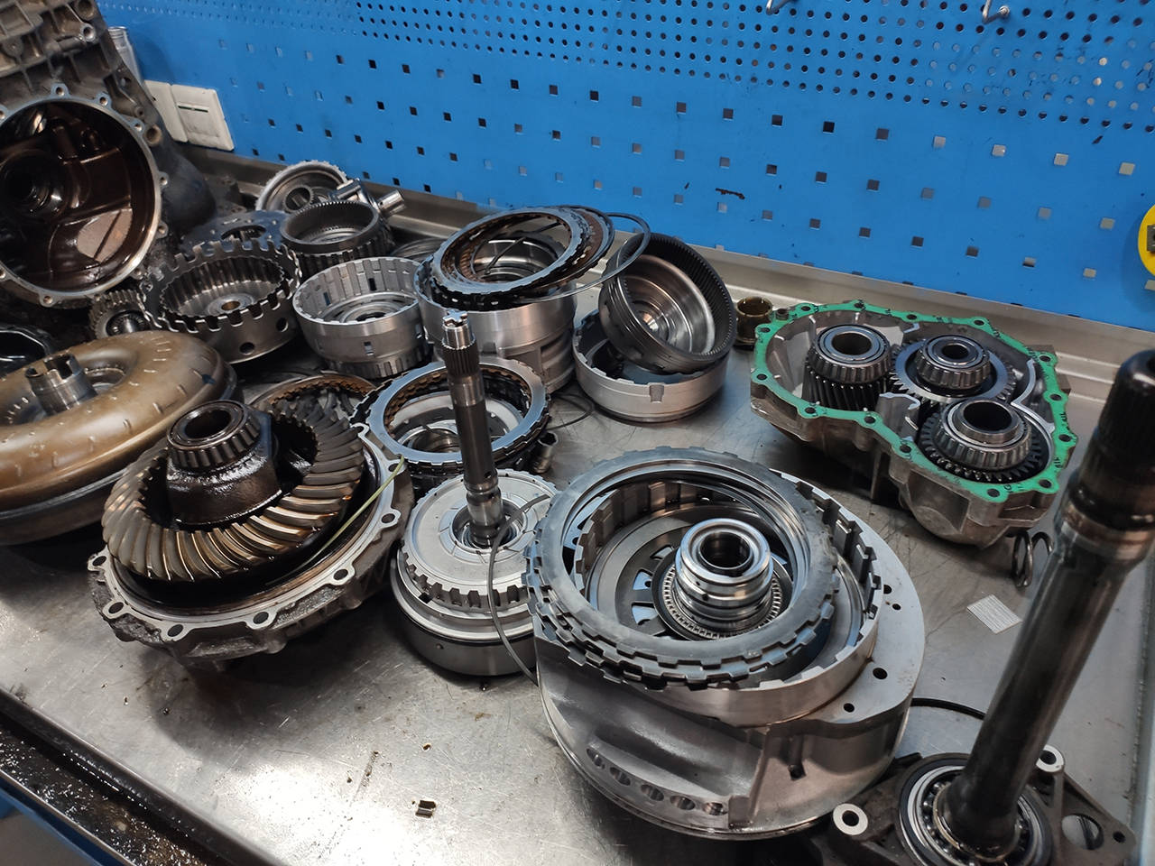 汽车挂挡不走车,变速箱顿挫,采埃孚自动变速箱维修