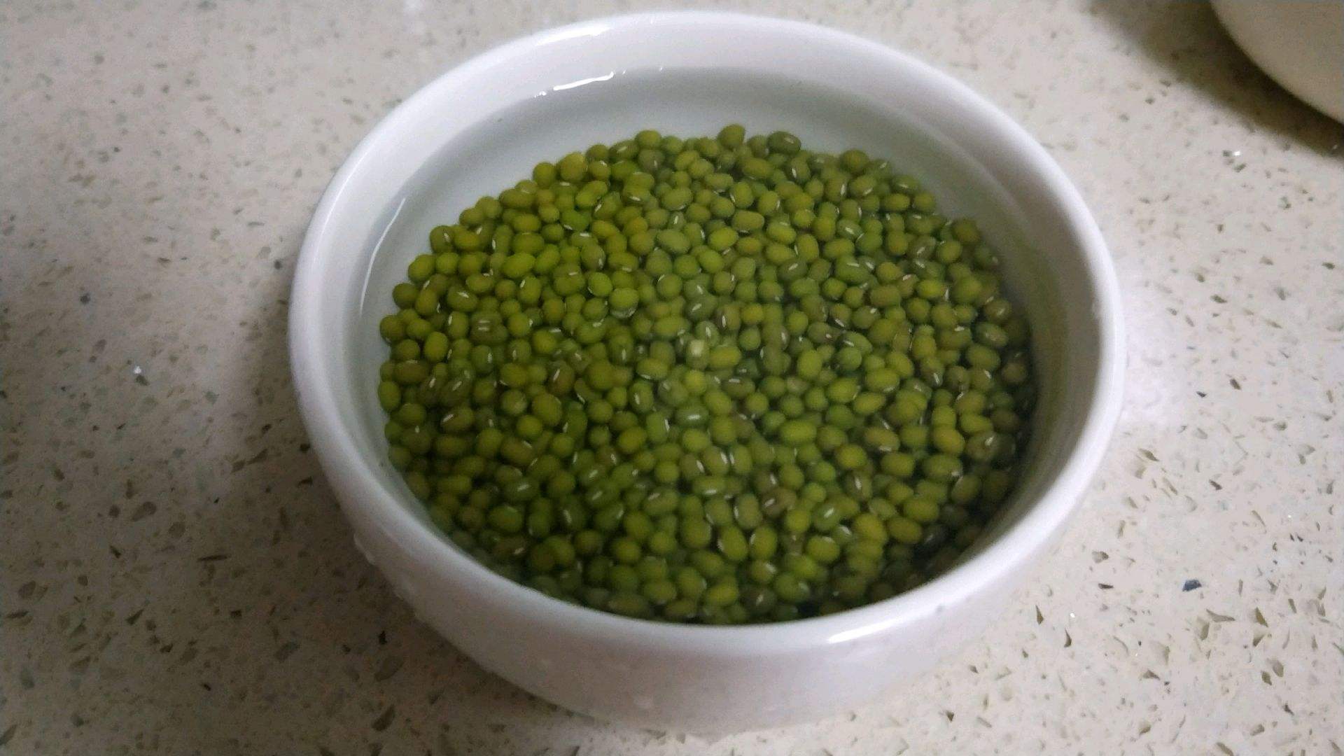 汤色不变红,清热不打折!消暑绿豆煲汤水制饮品可以这么做