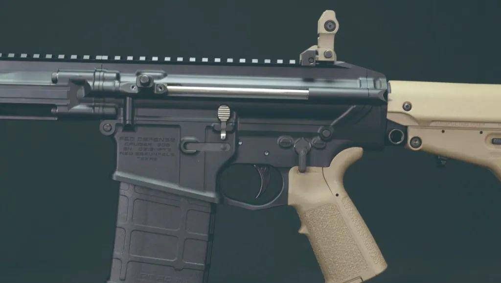 包括麦格普的高品质聚合物20发弹匣和握把以及ubr可伸缩式枪托