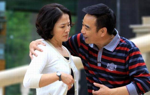 实力派老戏骨,最红时远嫁美国,现丈夫去世再度复出_盖克