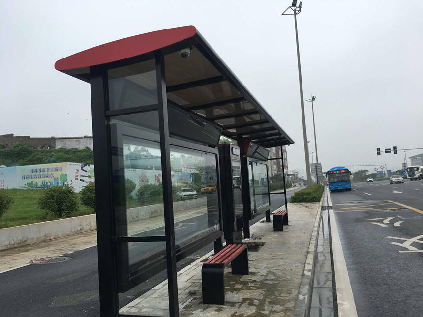 候车亭实景:据了解,溧水候车已经安装完工,不久将投入使用.