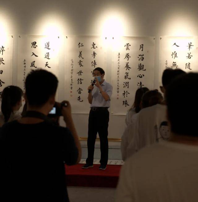 王文杰,第六届中国书法家协会理事,中国作家协会会员,中国人民解放军