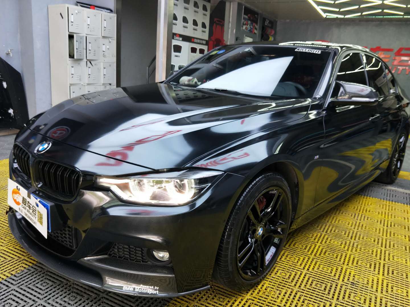 成都靓车会宝马3系金属黑汽车改色贴膜