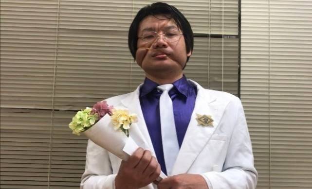 原创大叔cos花山薰,用了两根皮筋,网友:看着很疼