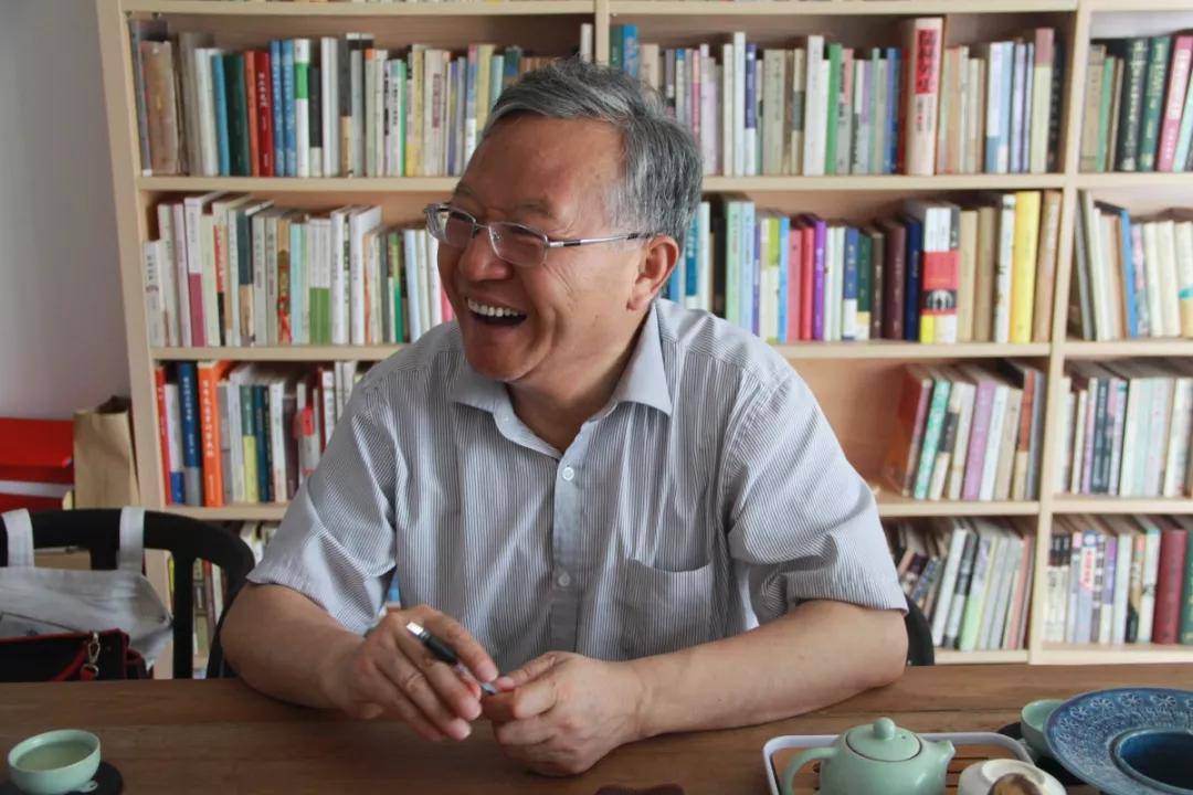 薛冰,原江苏省作家协会专业作家,现任江苏省地方志学会常务理事,南京