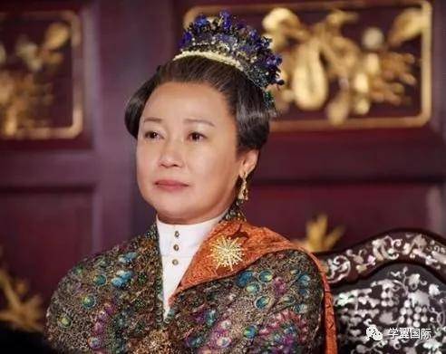 不少小伙伴把《小娘惹》列入了高考后必补的追剧名单.
