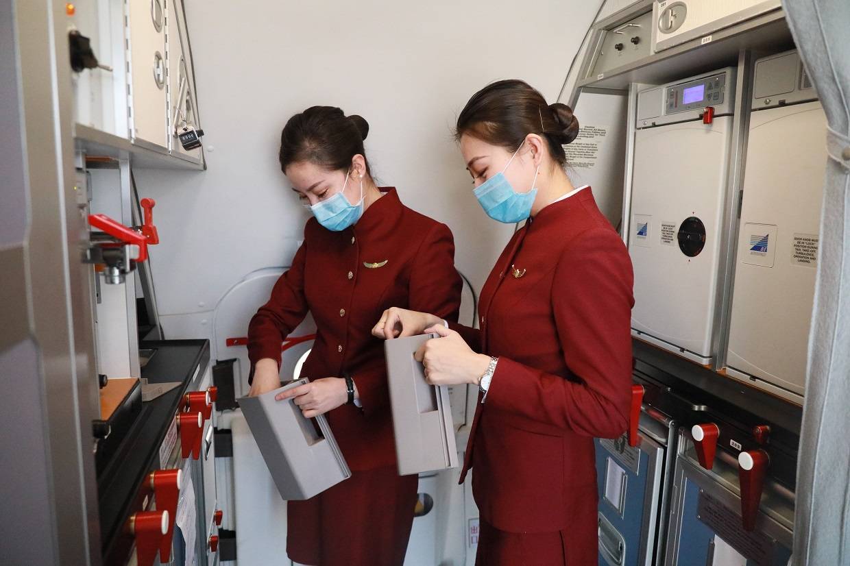 空乘面试|飞机起飞前空姐要做哪些准备?_工作