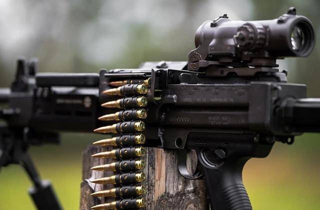 以色列内盖夫机枪像m249又不是m249的轻机枪印度买了一万多挺