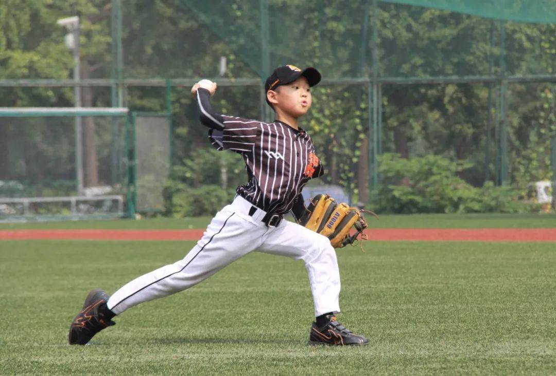 强棒天使队第三届清华大学尹嘉瑞杯少年棒球邀请赛夺冠!