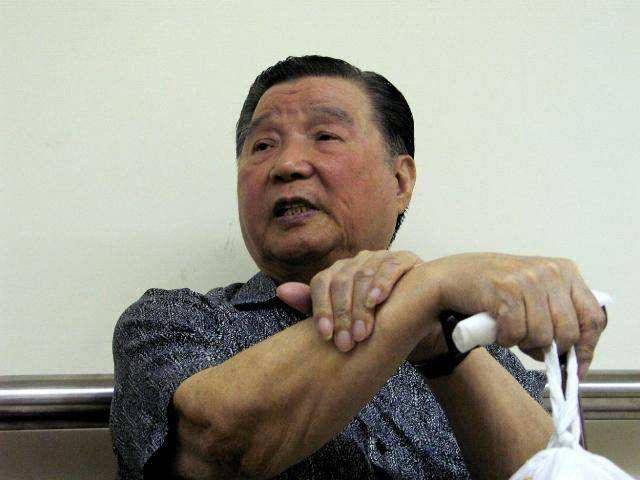 原创1991年向华强投拍雷洛传丑化颜雄只因吕乐是他的亲戚