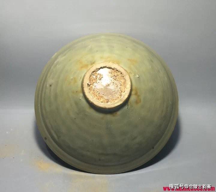 五代和宋代耀州窑青瓷的底足照片