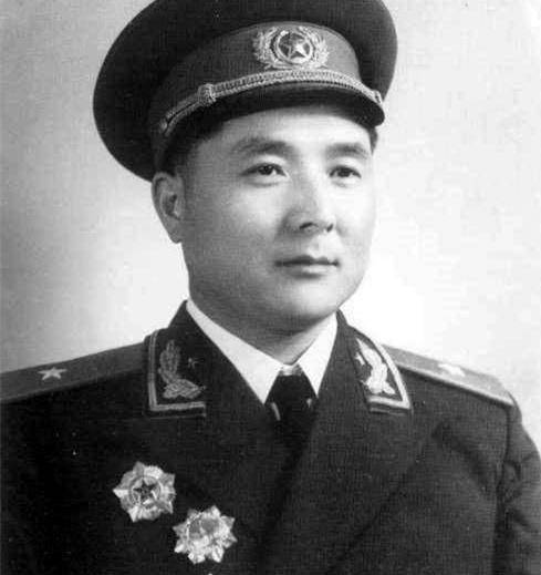1,不拘一格的赵兰田:第一任空降军军长 赵兰田1918年生于四川平昌