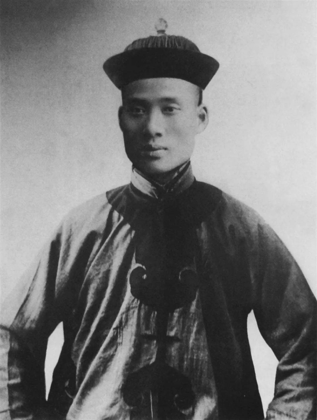 原创儿子牺牲,学校被炸,最难时张伯苓告诉学生:中国不亡,吾辈在!