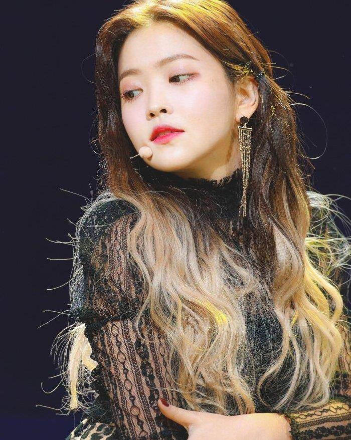 原创yeri最新美妆画报公开,淡妆出镜大秀精致容颜,她原来很惊艳啊!