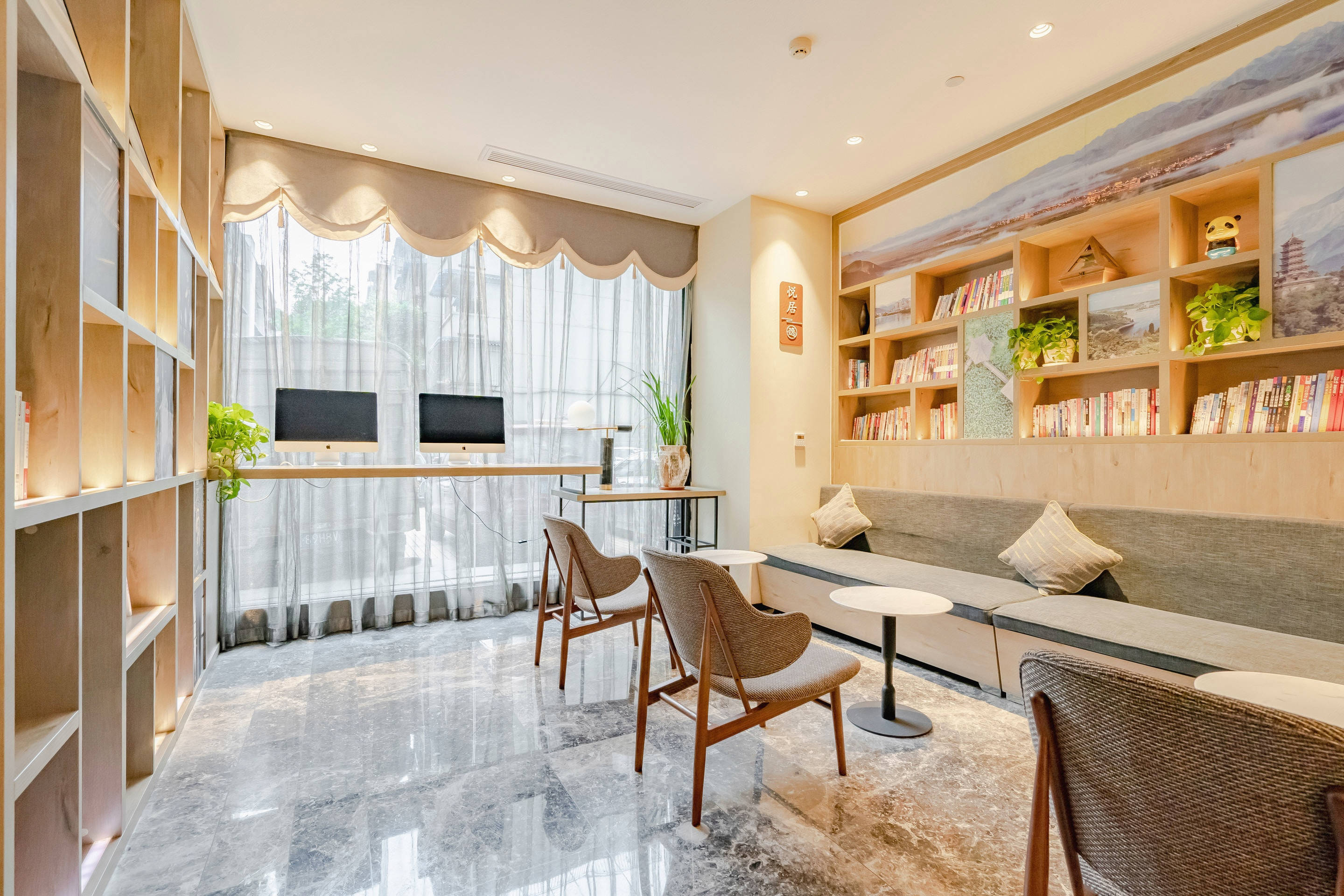 所以花了一个多钟在某程上选酒店,因为之前去成都的时候总算还积累了