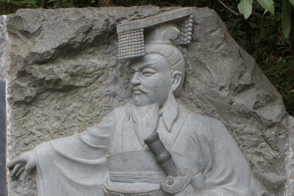 秦始皇亲自去请王翦出战,王翦称病不出:除非你赏赐我良田和豪宅