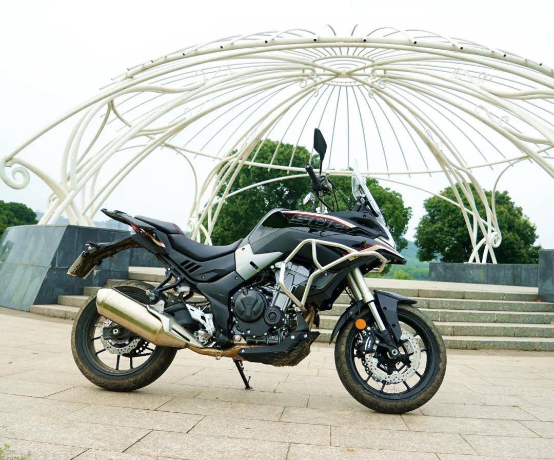 感觉轻好操控的公路休旅车388万无极500ds摩智测评