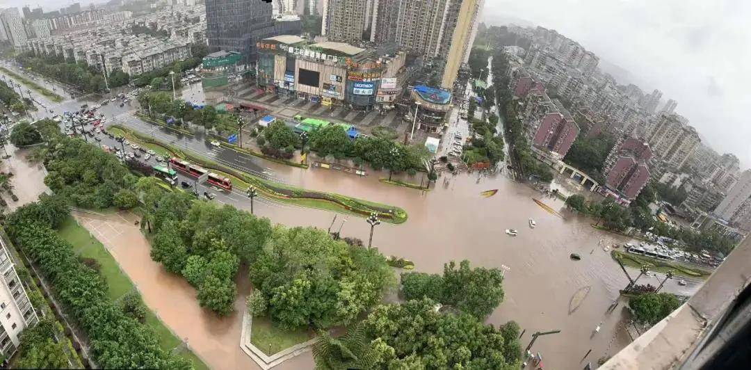 宜賓多地出現山體滑坡,道路垮塌,農田被淹!