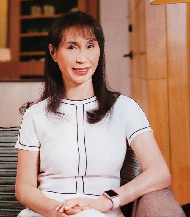 原创何鸿燊的女儿一位比一位美看了照片后感叹她们简直惊艳了时光