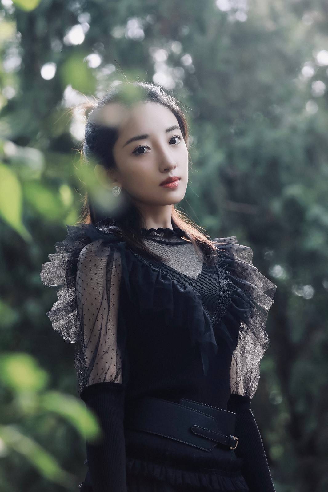 曲凌子生日写真释出 森系复古优雅文艺