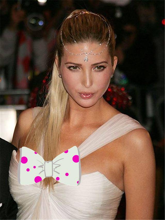 伊万卡在大学也抽烟22岁时装走秀从小就是个小美人