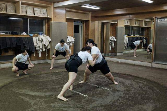 原创日本相扑手人均300斤,身形不如肌肉男,为何日本女性更愿意嫁?