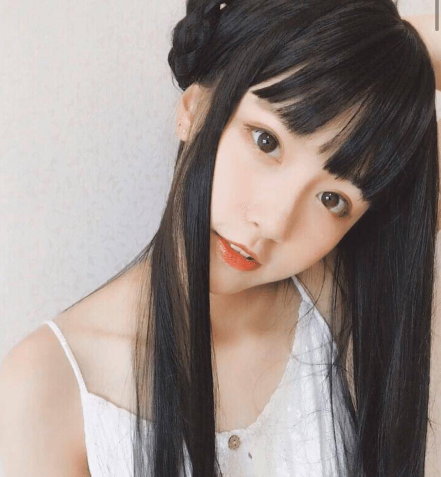 诸葛大力制服照流出,看到她眨眼睛,吐舌头的样子,男粉直呼hold不住