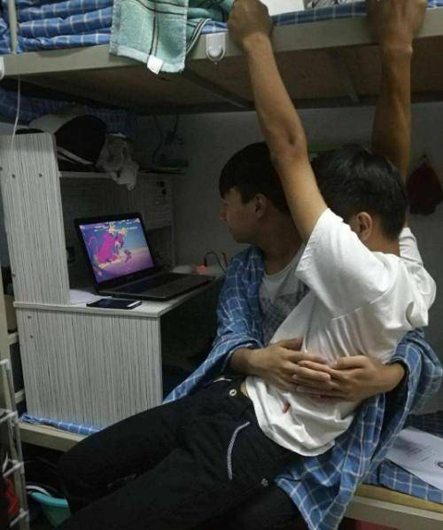 男生宿舍畅聊话题大盘点:老师,家长听到会生气,女生听到会吐槽