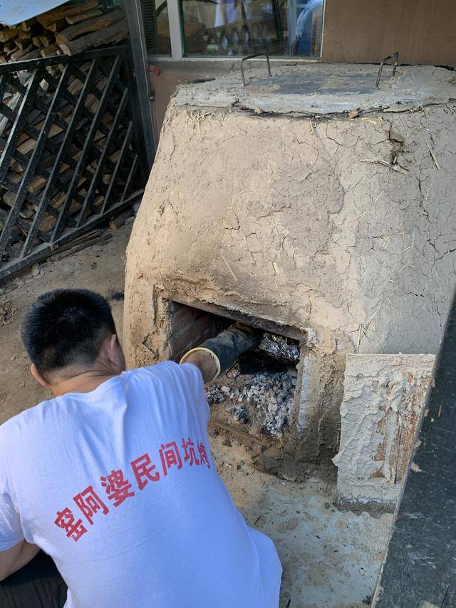 5斤多土窑烧大公鸡才9块9长春这家坑烤有人一周来吃8天